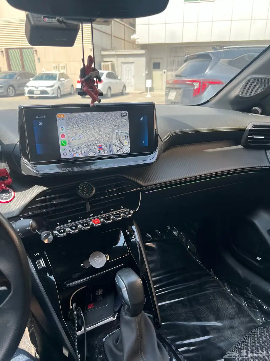 PEUGEOT 208 GT 7