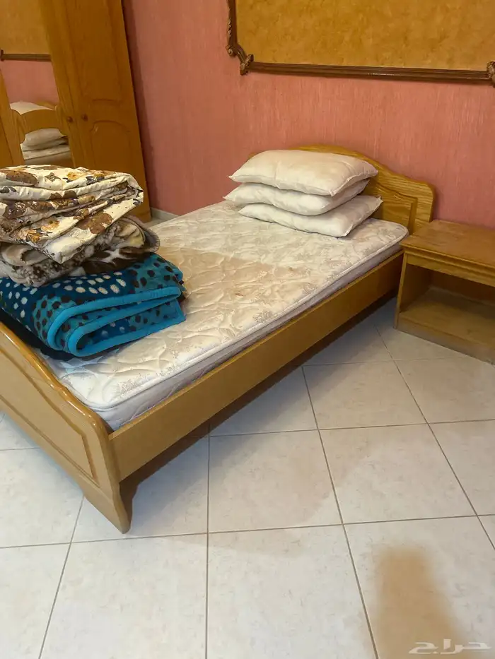 اثاث مستعمل من اسره أو نفر أو نفرين مع المكاتب مع الكنبات 18