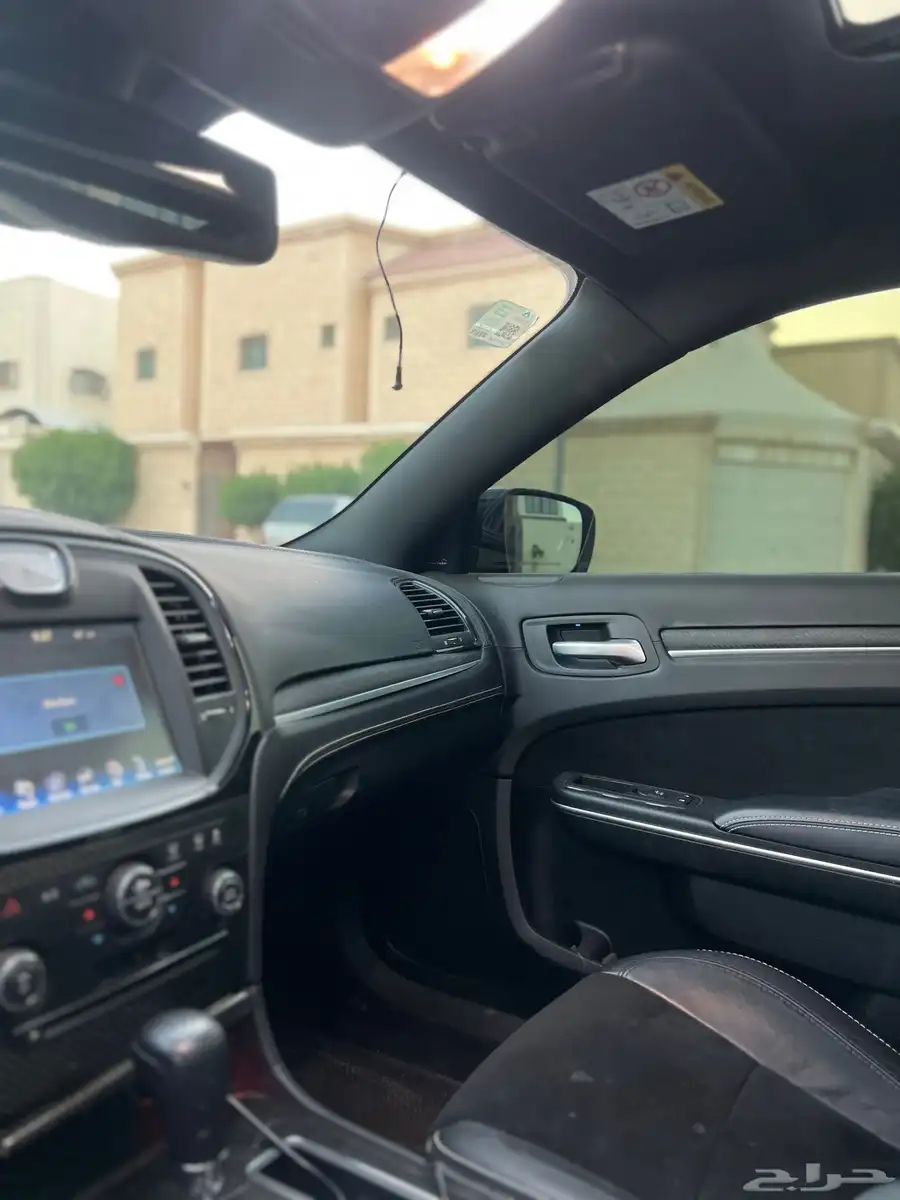 كرايزلر SRT بحالة ممتازه 2013 19
