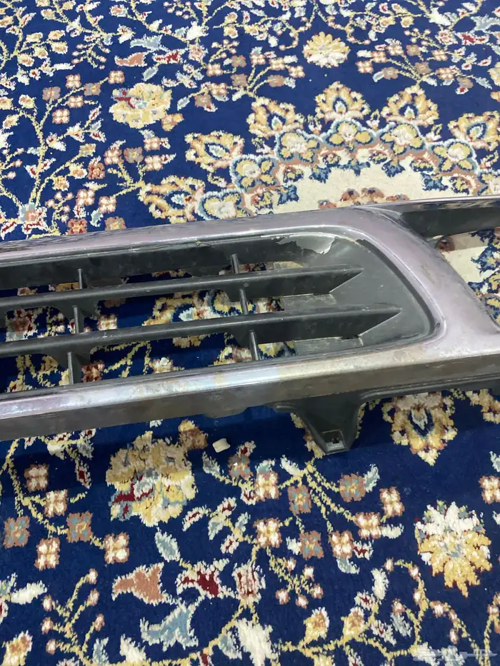 شبك قديم ولا ادري وش السياره اتوقع هيلكس او جيب 1