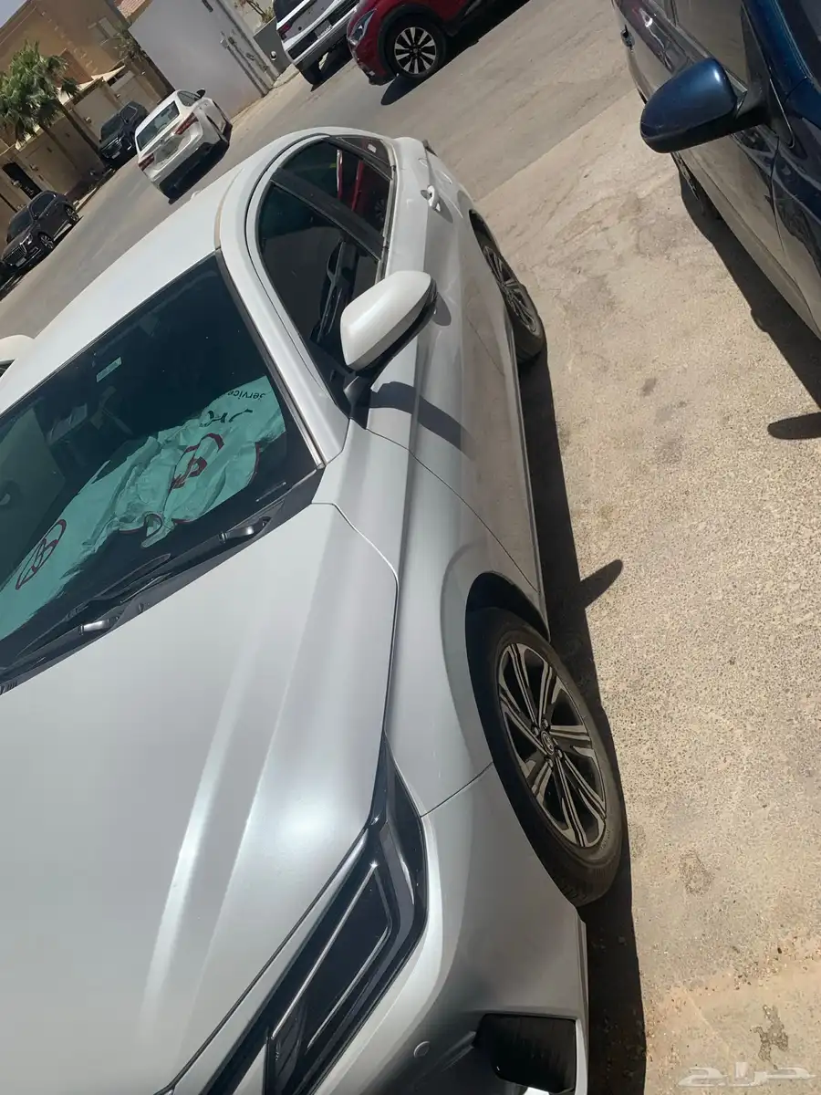يارس فل كامل اللون ابيض الممشى 9900 فقط بصمه الداخلي اسود 1