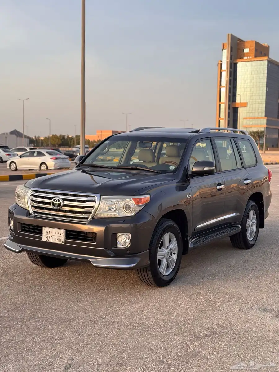 جيب لاندكروزر VXR 2014 فل كامل بحالة الوكاله 0