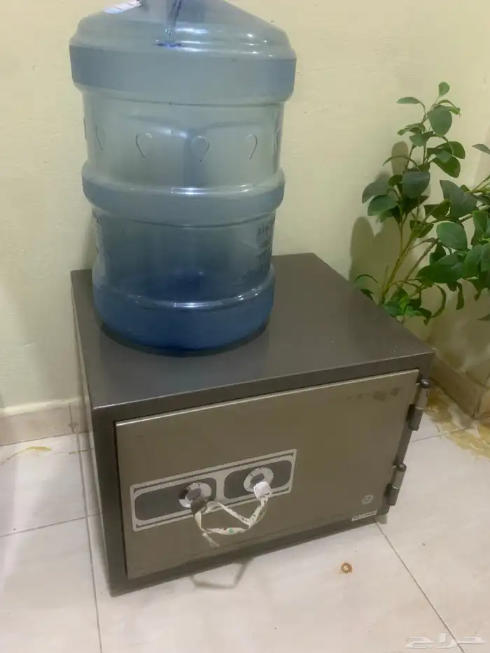 خزنة تجوري صغيرة نظيفة وممتازة 5