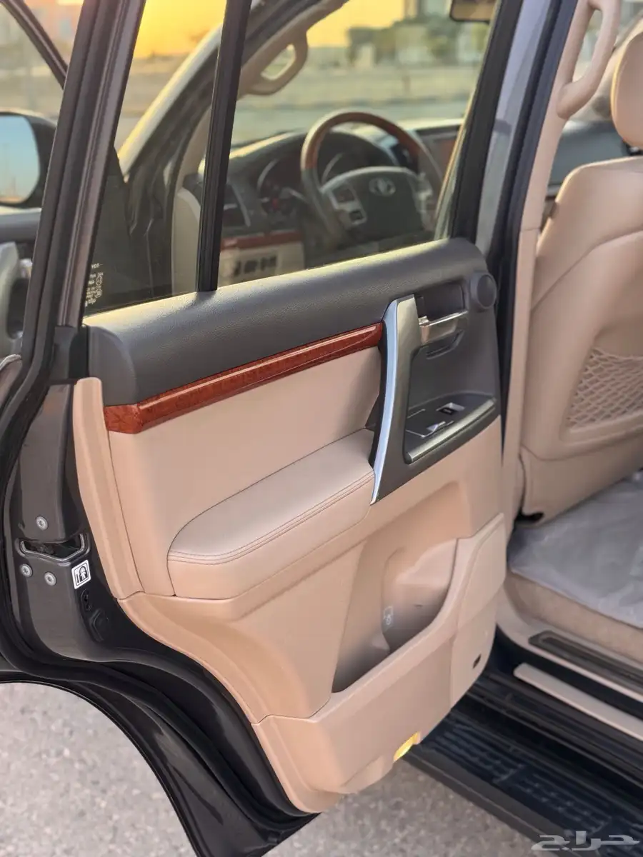 جيب لاندكروزر VXR 2014 فل كامل بحالة الوكاله 17