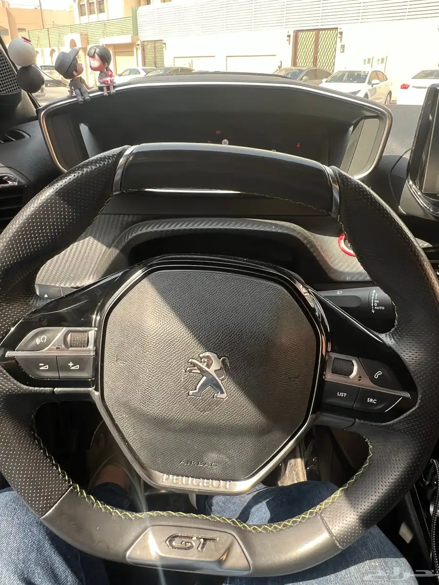 PEUGEOT 208 GT 6