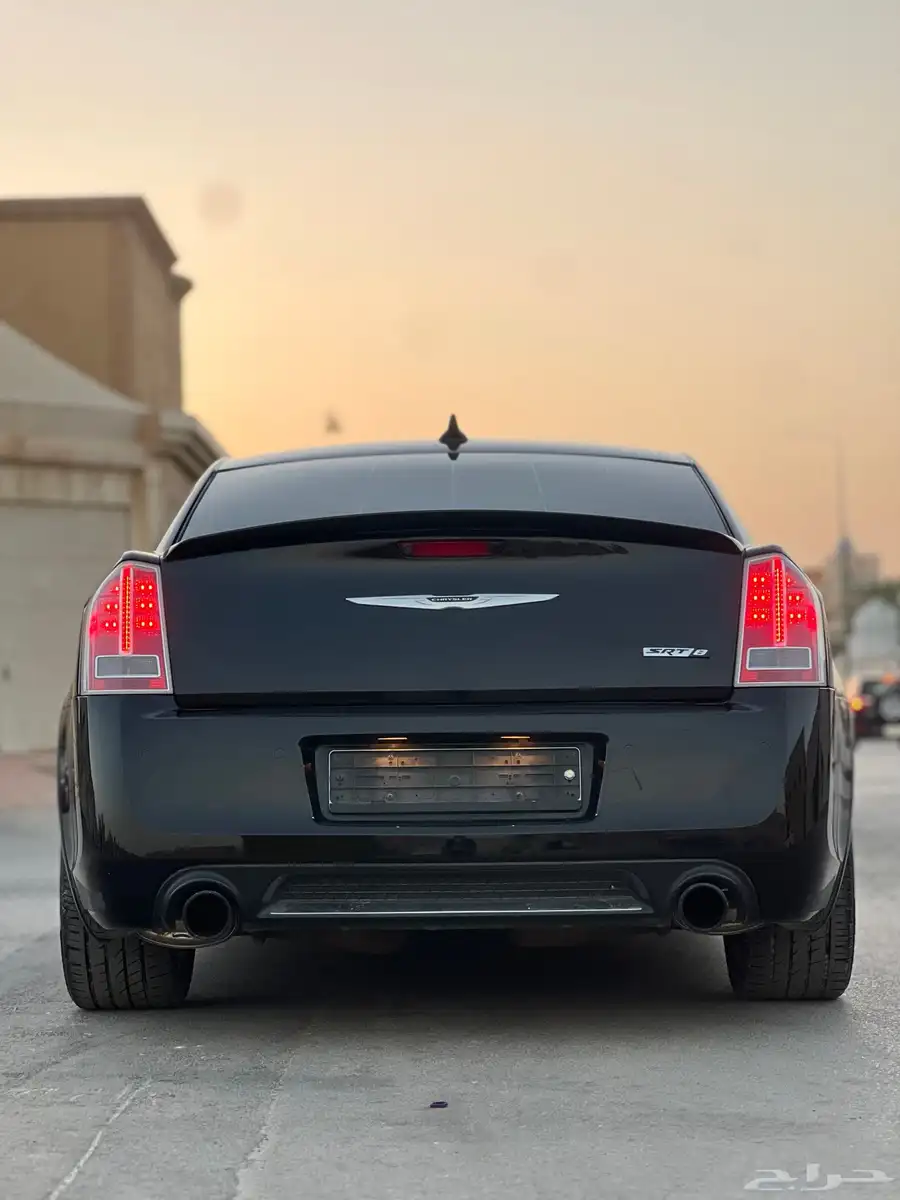 كرايزلر SRT بحالة ممتازه 2013 10