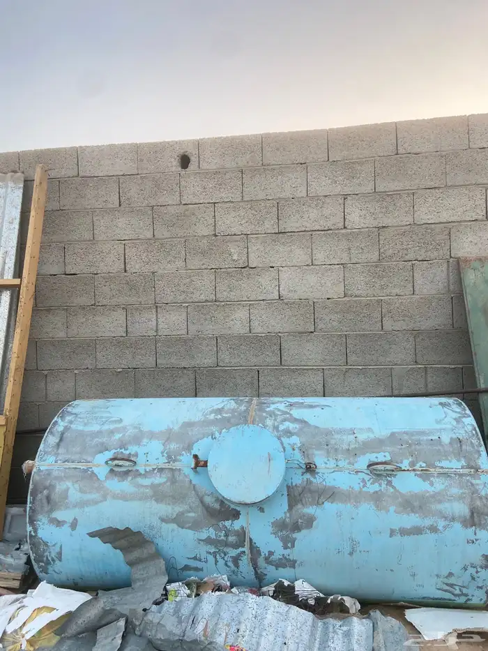 خزان نظيف مع القاعدة 0