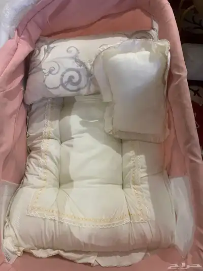 كرسي نوم اطفال شريته ب 250 وباقي نضيف وببيعه 1