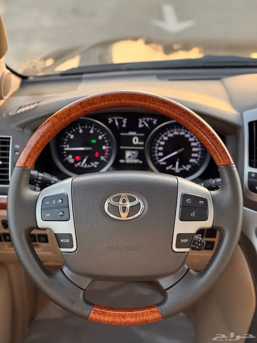جيب لاندكروزر VXR 2014 فل كامل بحالة الوكاله 16