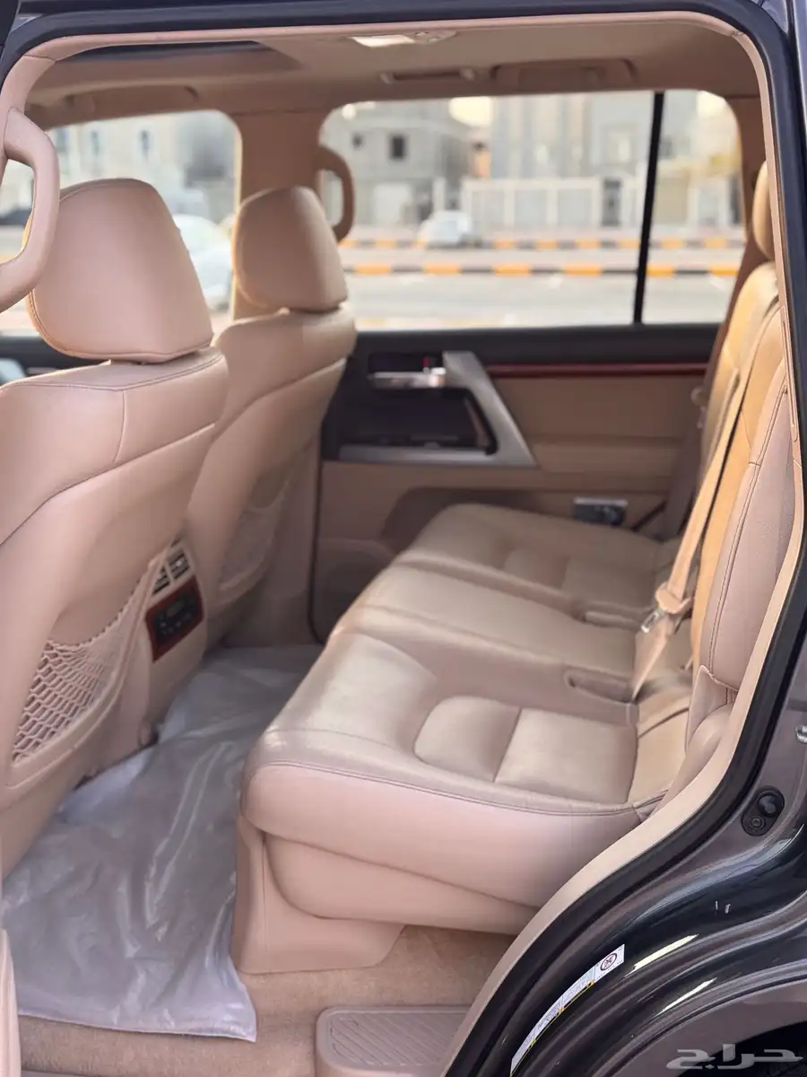 جيب لاندكروزر VXR 2014 فل كامل بحالة الوكاله 19
