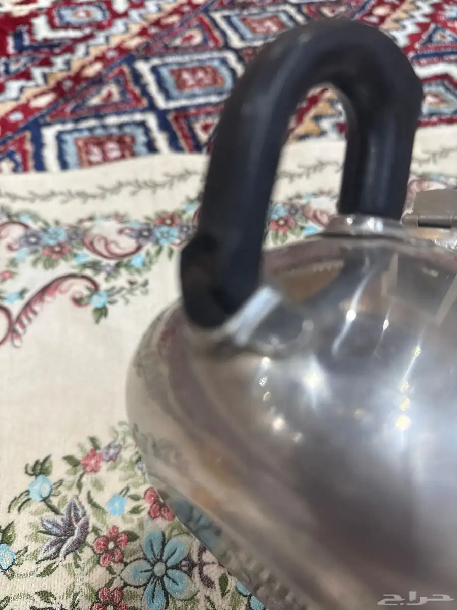 ابريق ابو حصان ياباني قديم نظيف في كسر خفيف في اسفل العروه 2