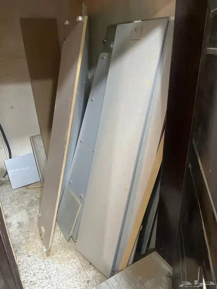 اثاث للغرفة مستخدم م في اي ضرر 1