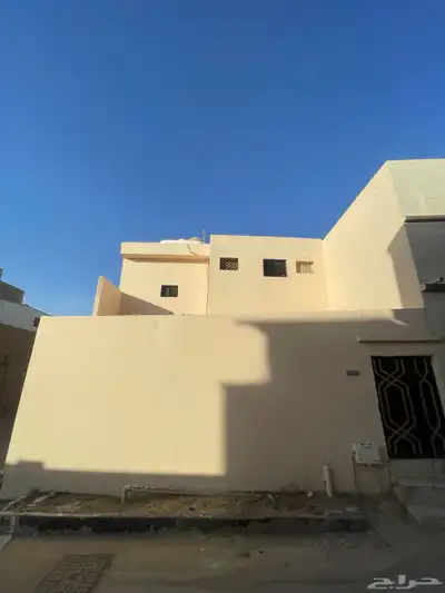 للبيع بيت على شارعين متظاهرين بحي الخبيب ببريدة 0