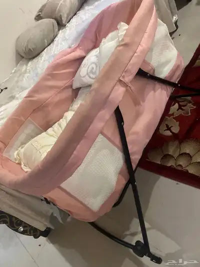كرسي نوم اطفال شريته ب 250 وباقي نضيف وببيعه 0