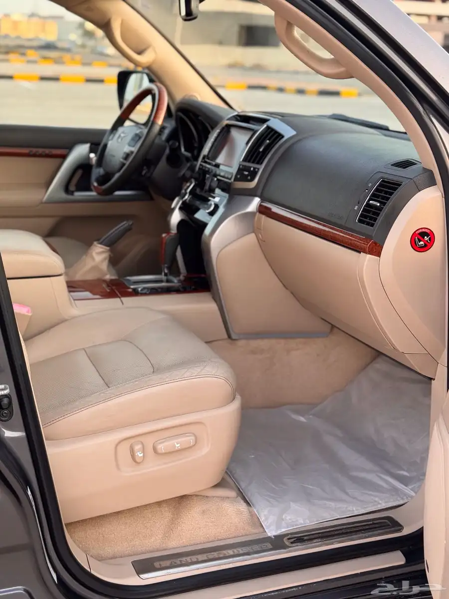 جيب لاندكروزر VXR 2014 فل كامل بحالة الوكاله 25