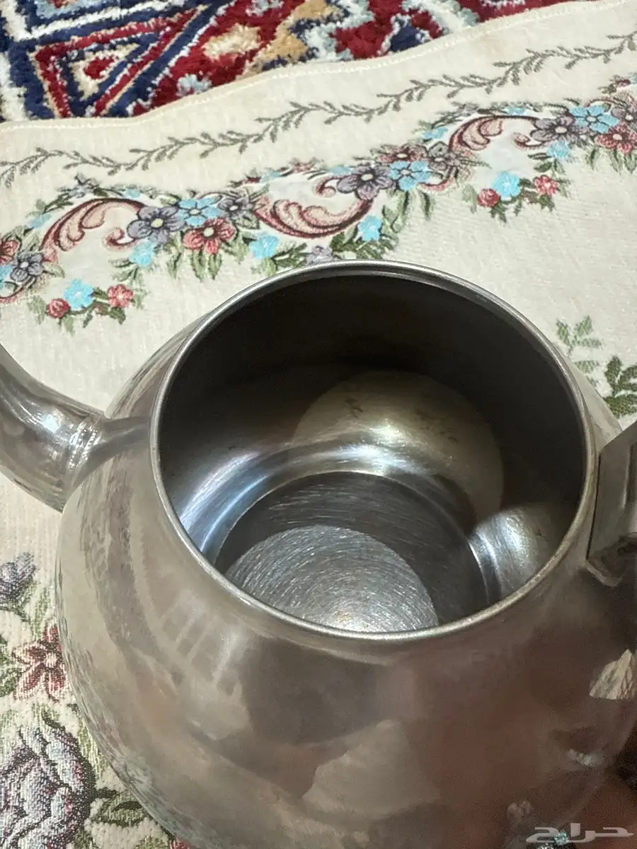 ابريق ابو حصان ياباني قديم نظيف في كسر خفيف في اسفل العروه 3