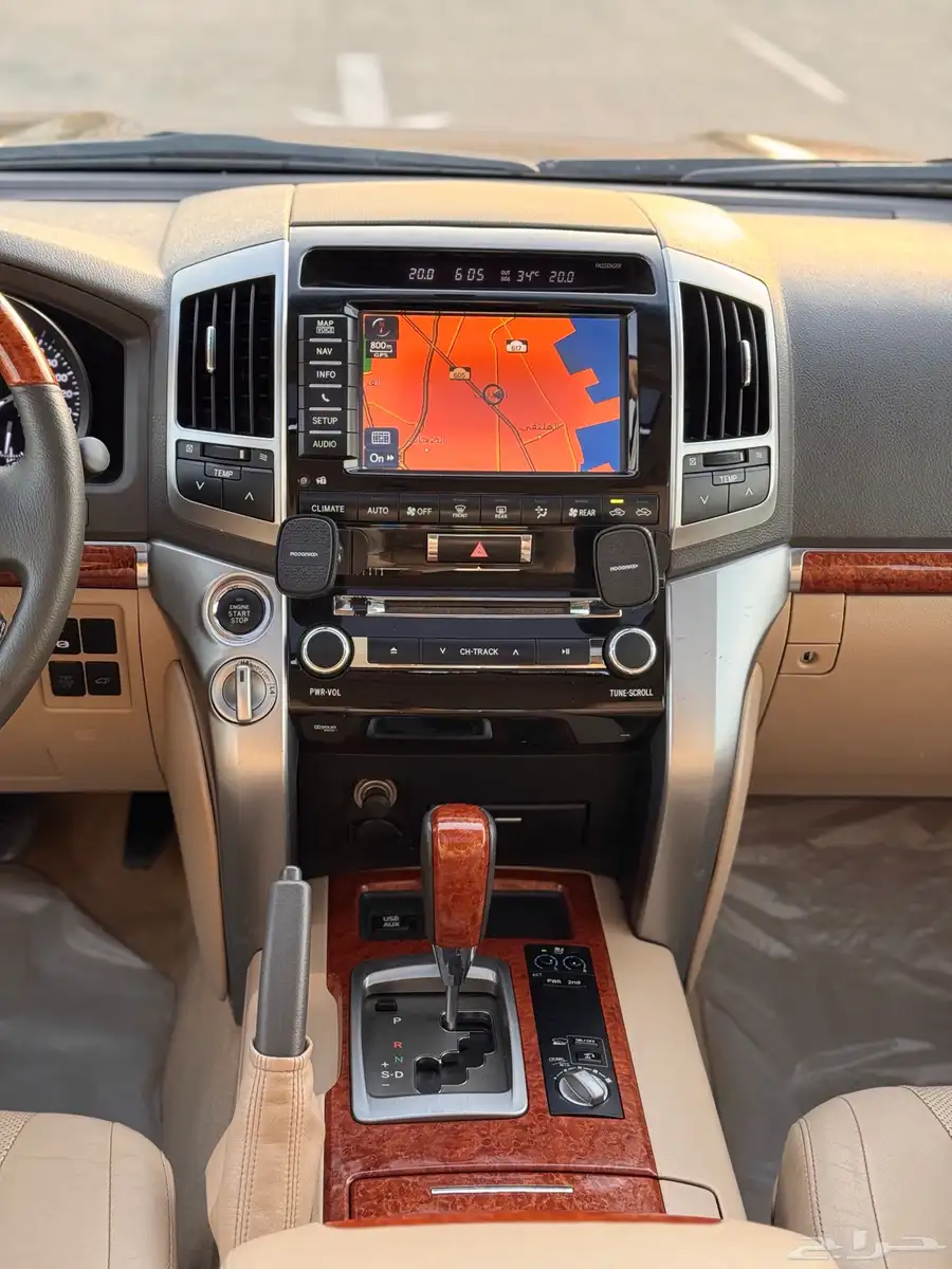 جيب لاندكروزر VXR 2014 فل كامل بحالة الوكاله 15