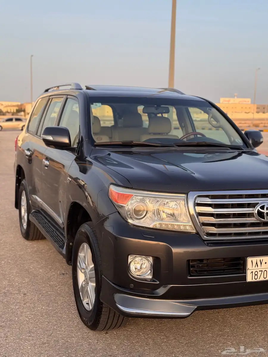 جيب لاندكروزر VXR 2014 فل كامل بحالة الوكاله 4