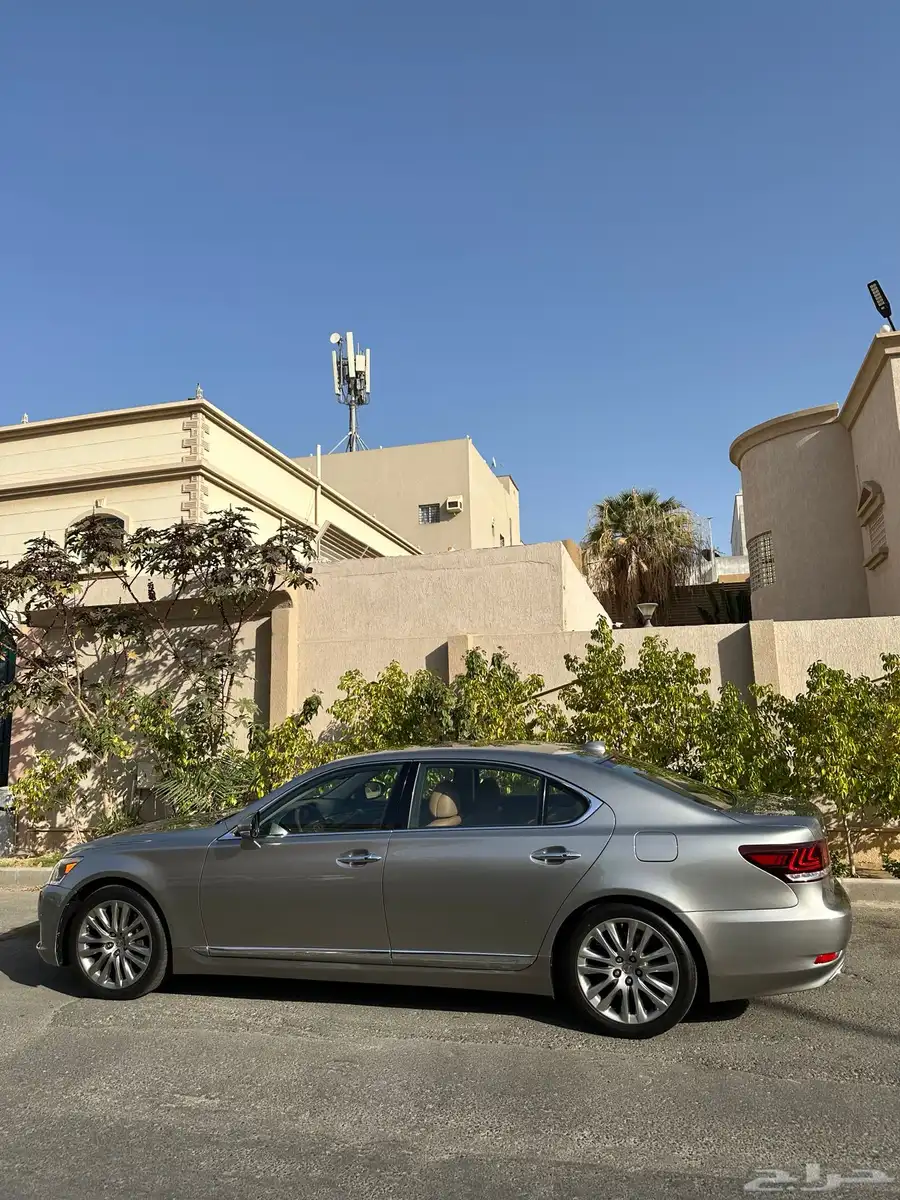 لكزس LS460 عداد قليل 6