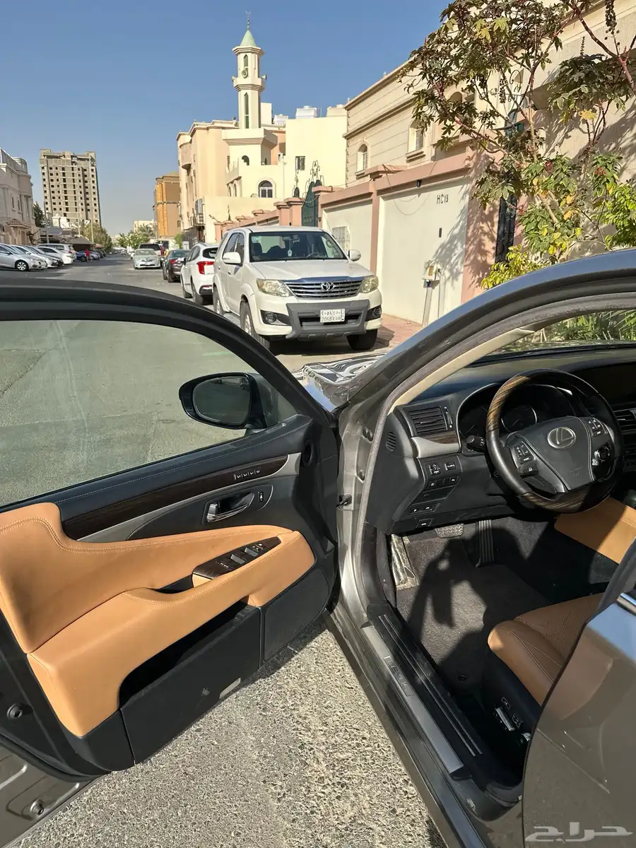 لكزس LS460 عداد قليل 8