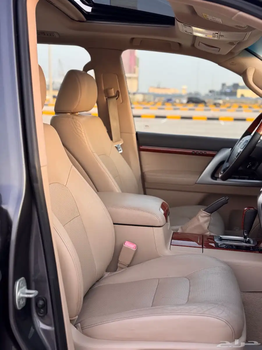 جيب لاندكروزر VXR 2014 فل كامل بحالة الوكاله 26