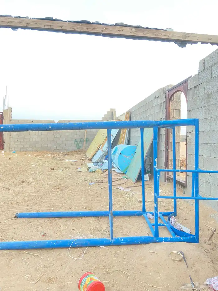 خزان نظيف مع القاعدة 1