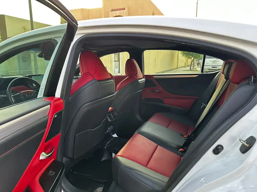 لكزس ES F Sport 2023 9