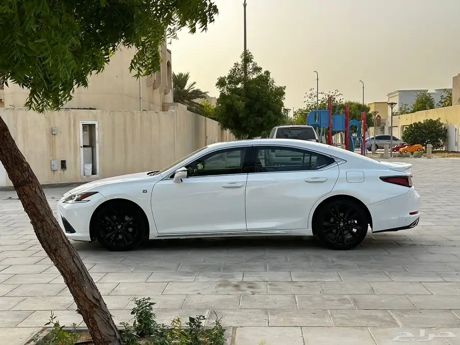 لكزس ES F Sport 2023 5