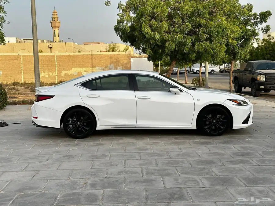 لكزس ES F Sport 2023 6