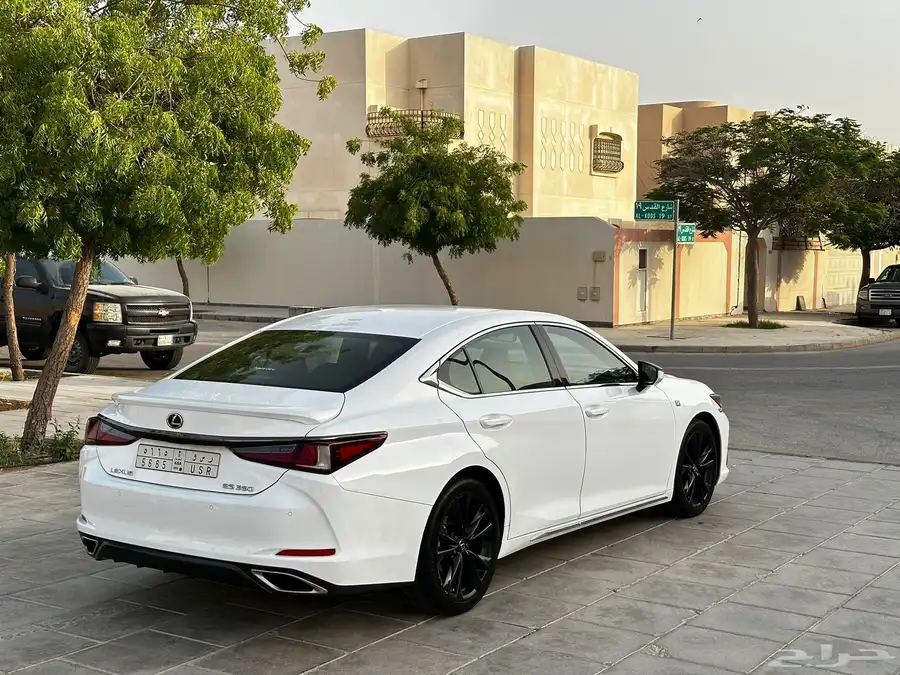 لكزس ES F Sport 2023 1