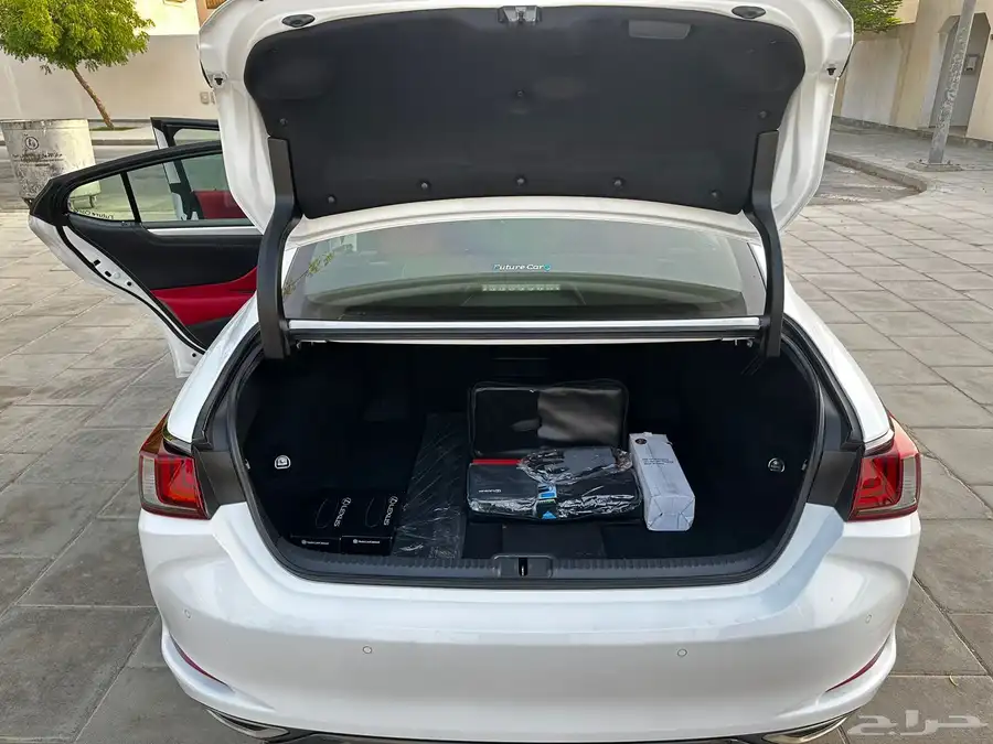 لكزس ES F Sport 2023 12