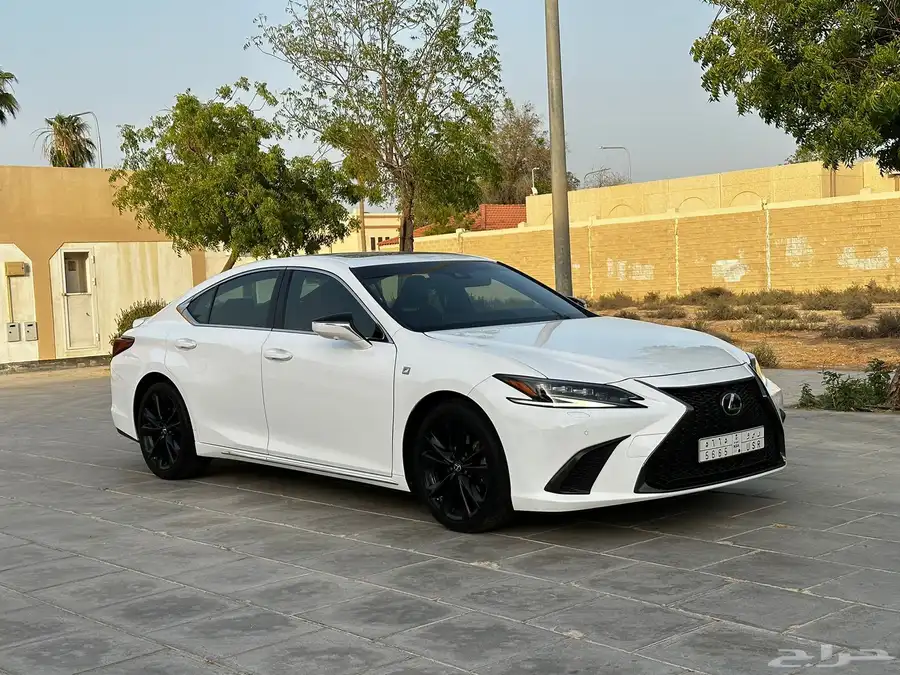 لكزس ES F Sport 2023 0