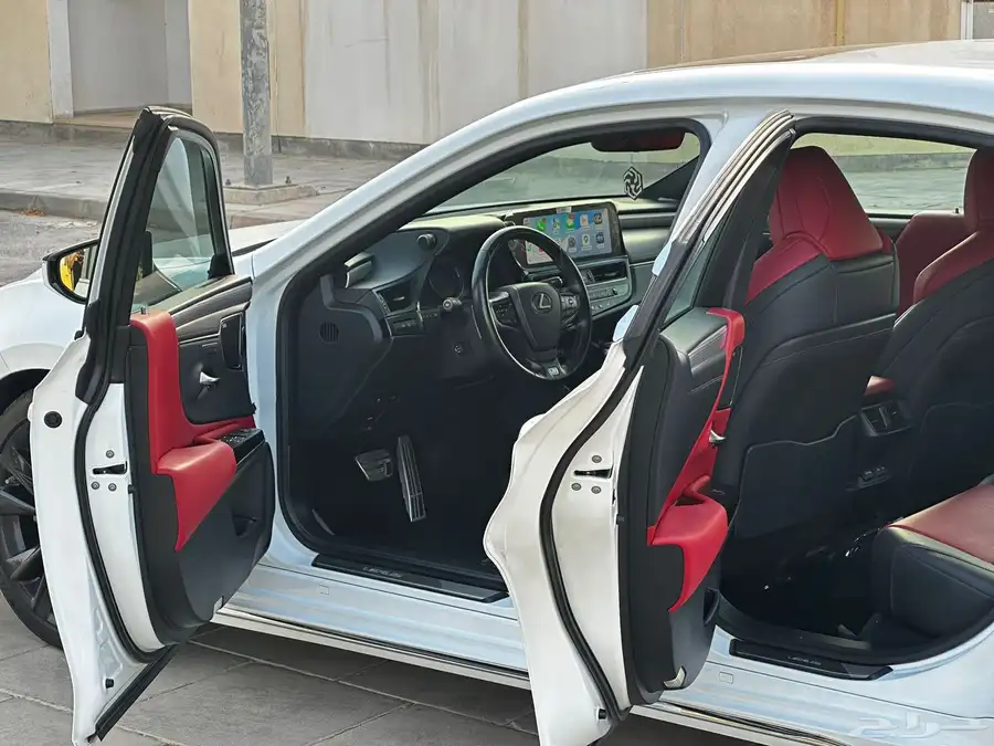 لكزس ES F Sport 2023 8