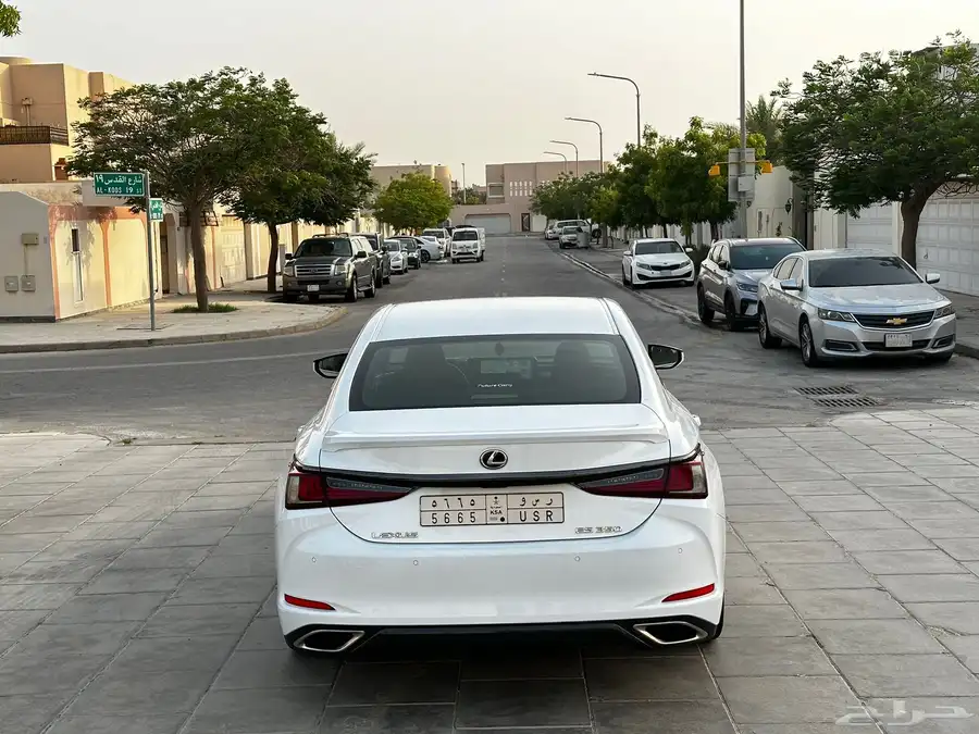 لكزس ES F Sport 2023 3