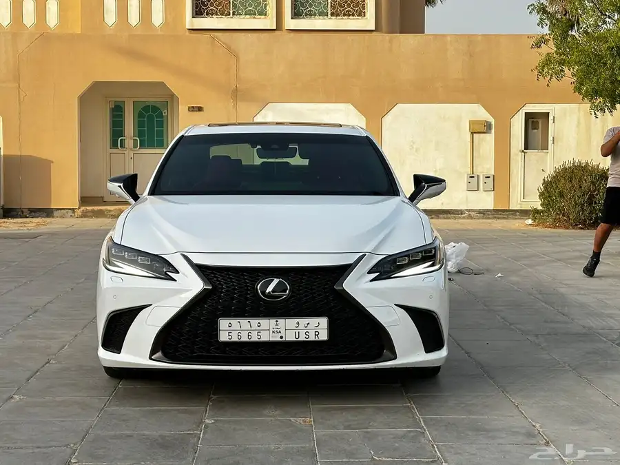 لكزس ES F Sport 2023 4