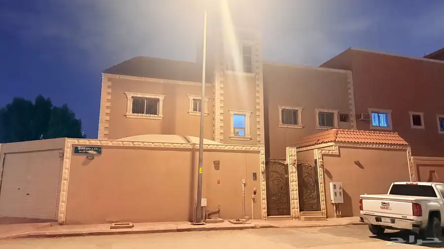 فيلا مساحة 400 للبيع حي العريجاء الوسطى 0