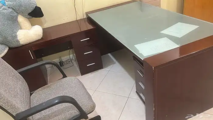 اثاث مستعمل من اسره أو نفر أو نفرين مع المكاتب مع الكنبات 1