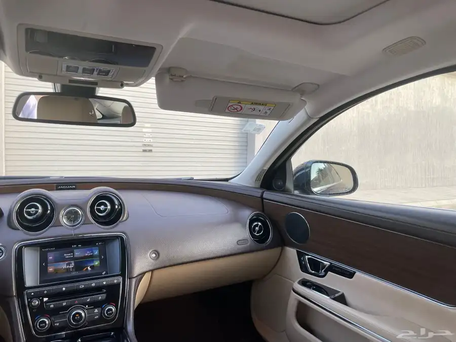 Jaguar XJ 2016 25