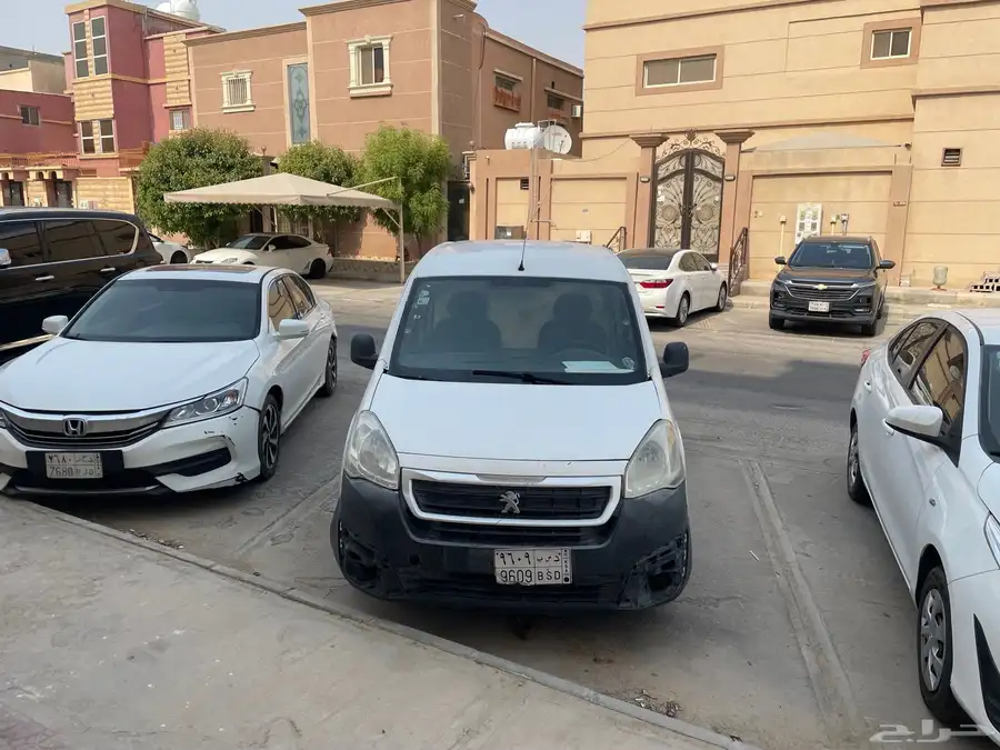 بيجو فان 21