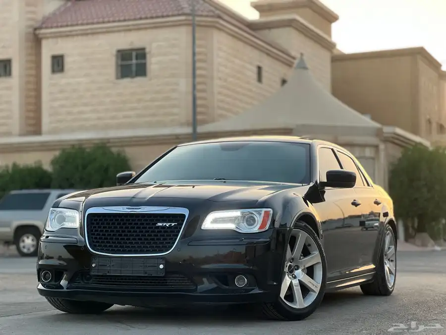 كرايزلر SRT بحالة ممتازه 2013 0