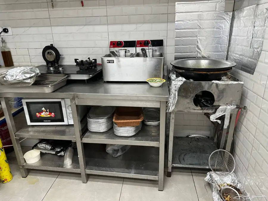 طاولات وشفاط وجهاز كاشير 2