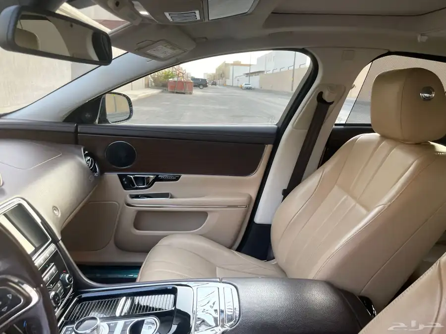 Jaguar XJ 2016 21