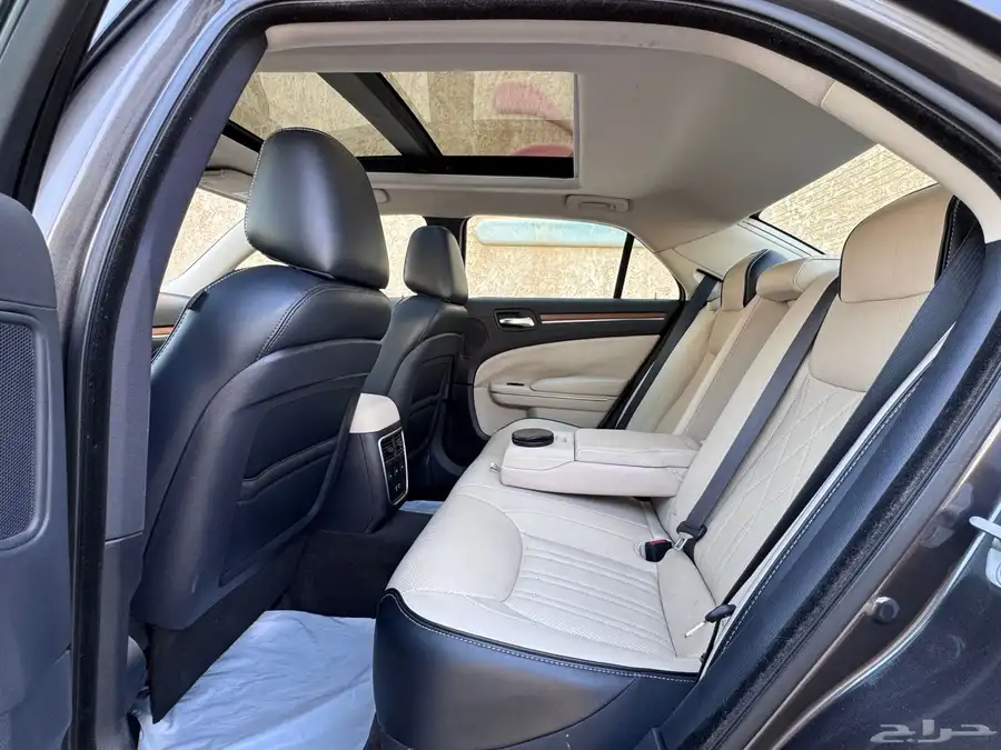 كرايزلر C300 2020 فل كامل 23