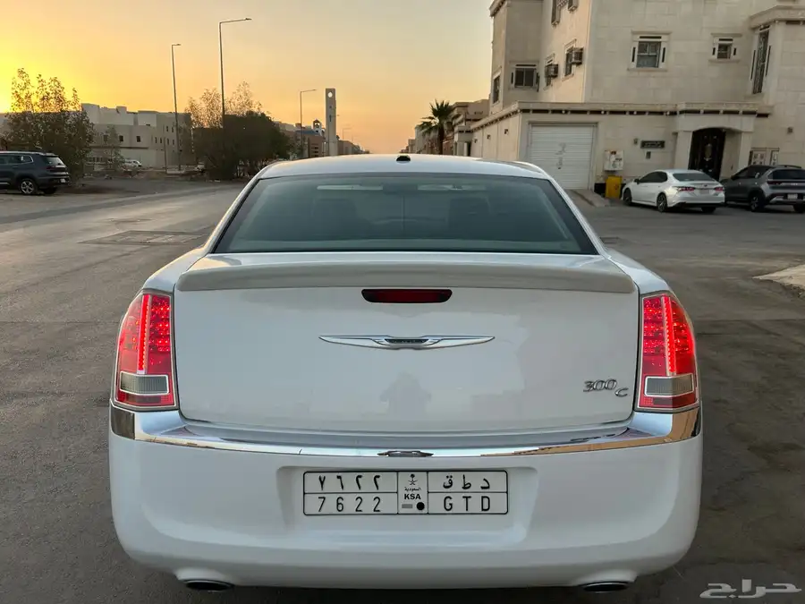 كرايزلر مديل 2013 هيمي C300 4
