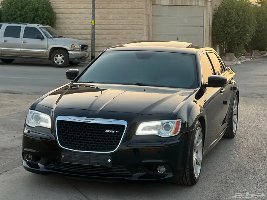 كرايزلر SRT بحالة ممتازه 2013 2
