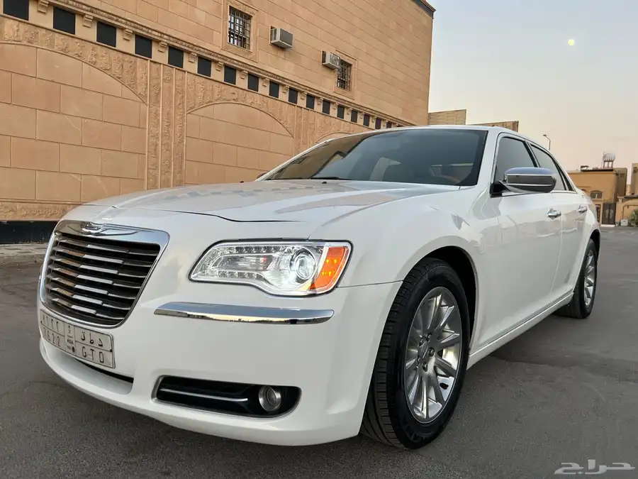 كرايزلر مديل 2013 هيمي C300 9