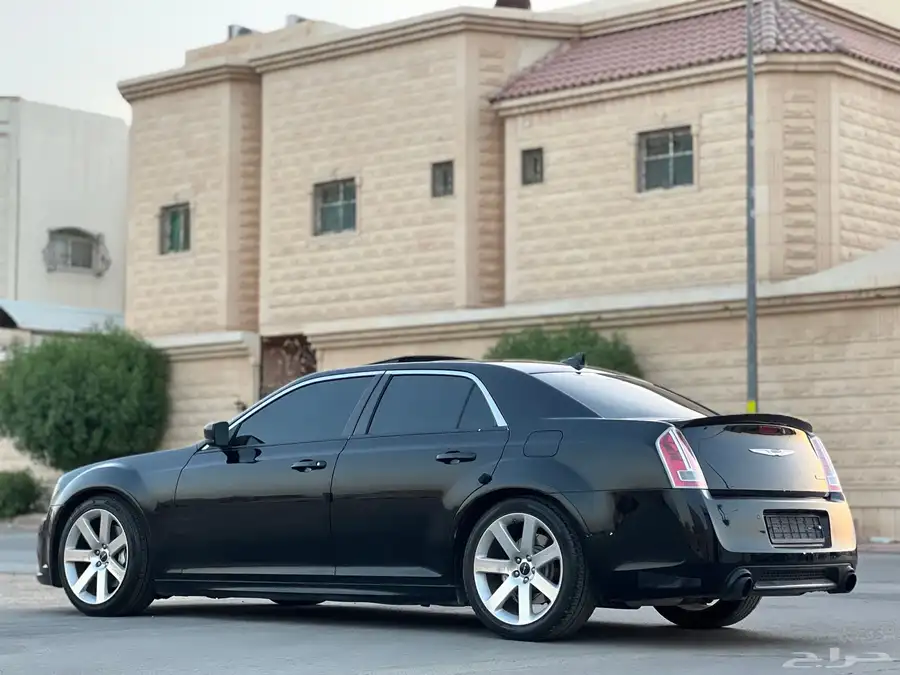 كرايزلر SRT بحالة ممتازه 2013 6