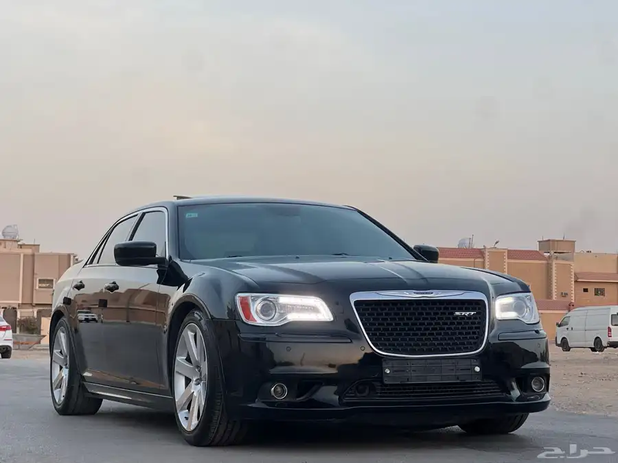 كرايزلر SRT بحالة ممتازه 2013 3
