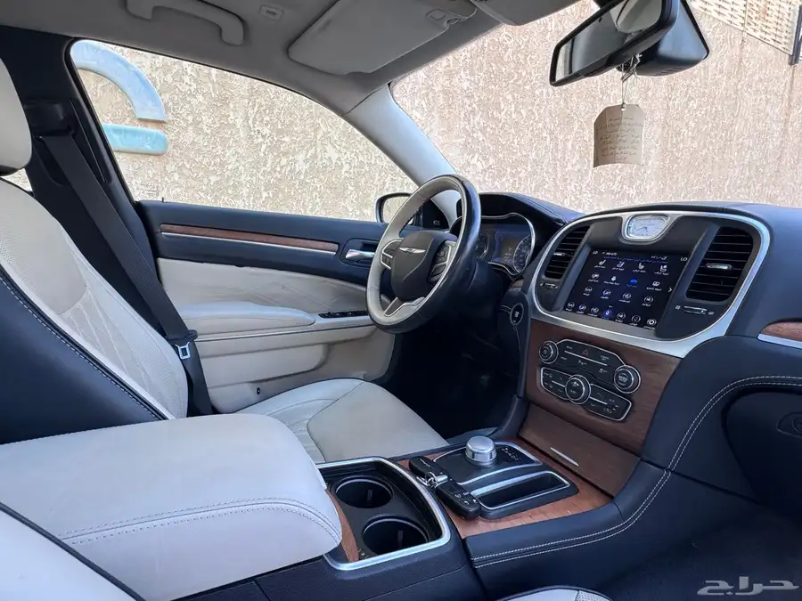 كرايزلر C300 2020 فل كامل 22