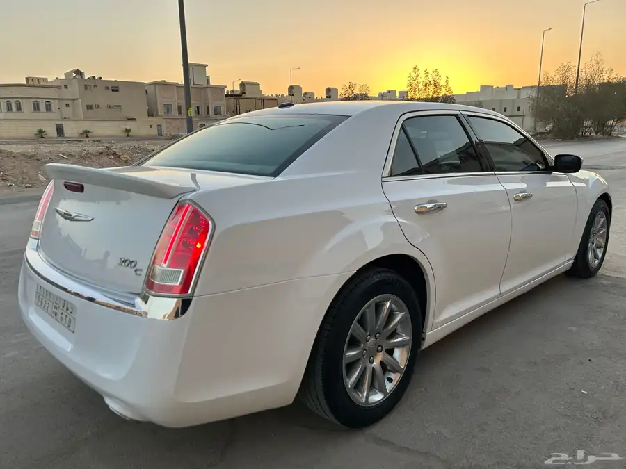 كرايزلر مديل 2013 هيمي C300 3